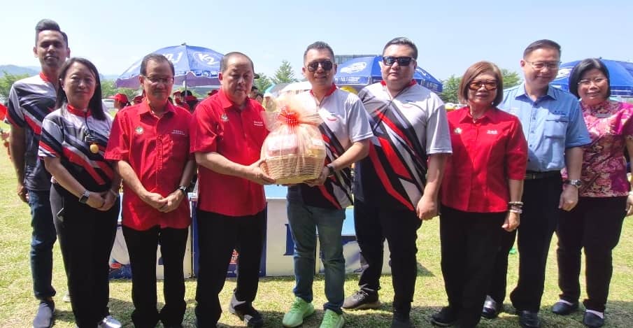 26th July 2024-Deputy President Datuk Chang Chin Shin, JP officiating Kolombong Che Hwa’s 8th School Sports Day Closing Ceremony