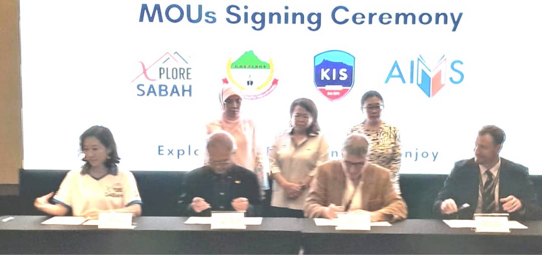 27th Sept 2024-President Datuk Michael Lui represents KKCCCI signing MOU with Xplore Sabah